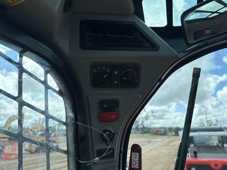 2023-caterpillar-259d3-image-25