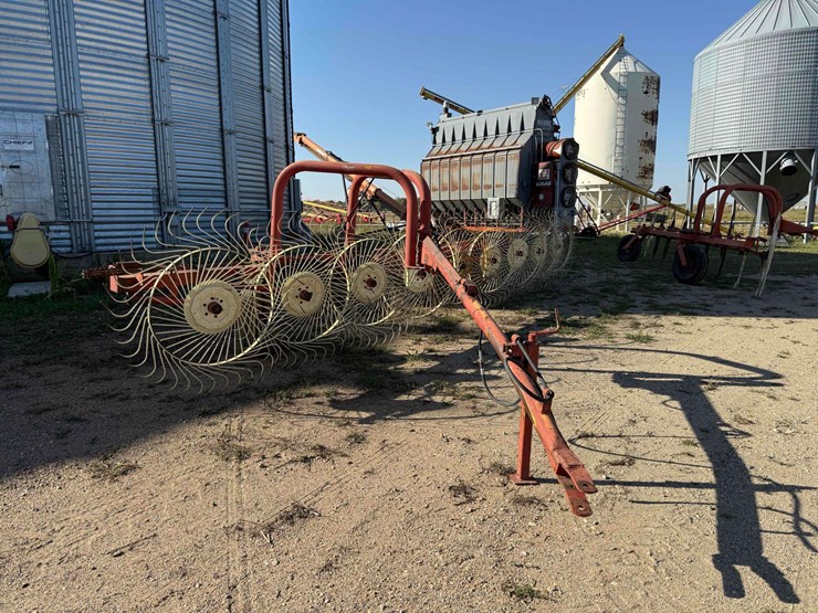 gramip-wheel-rake-image-1