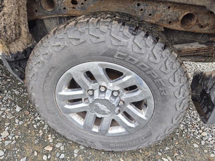 2018-chevrolet-2500-image-57