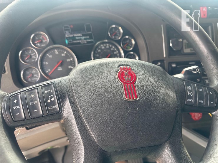 2019-kenworth-t680-image-32