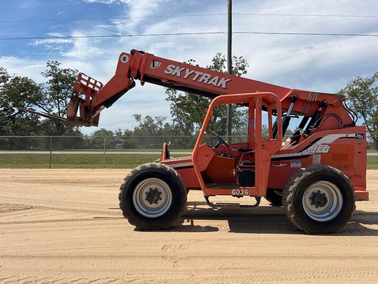 2007-jlg-skytrack-6036-telescopic-forklift-image-1