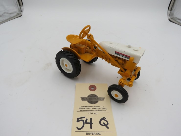 ertl-international-harvester-cub-1/16th-scale-toy-tractor-image-5