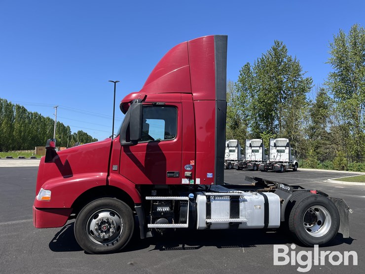 2016-volvo-vnm42t-truck-tractor-image-8