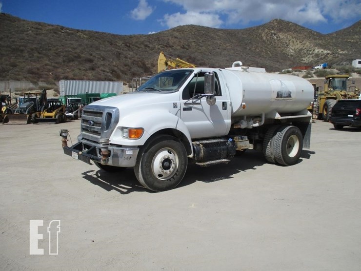 2011-ford-f750-xl-image-1