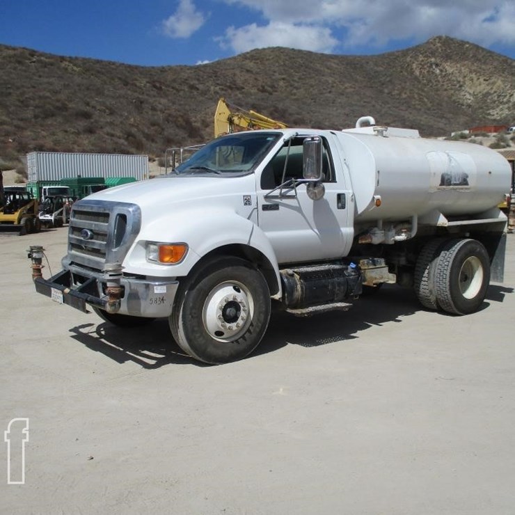 2011 FORD F750 XL