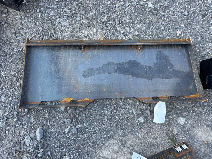 #23-•-(1)-skid-steer-mount-plate-image-1