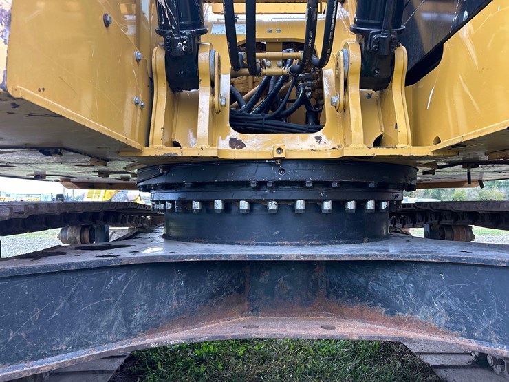 2016-caterpillar-325fl-image-11