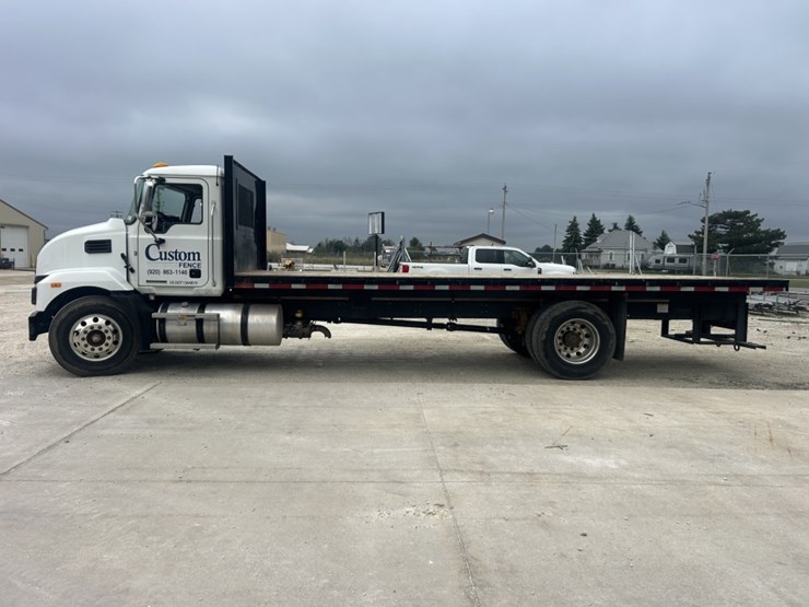 #1655-•-2021-mack-md-series-flatbed-truck-image-2