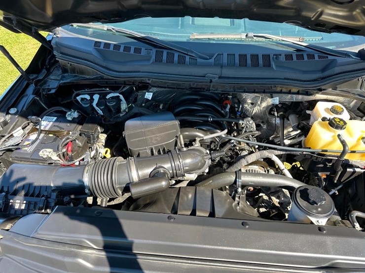 2022-ford-f350-xl-image-12