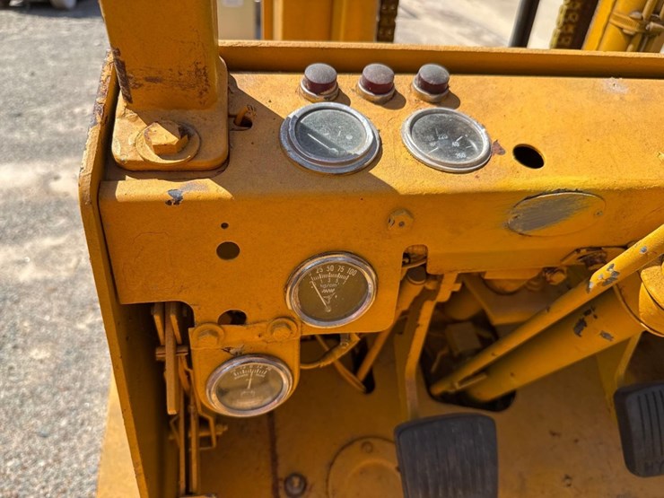 hyster-straight-mast-forklift-image-16