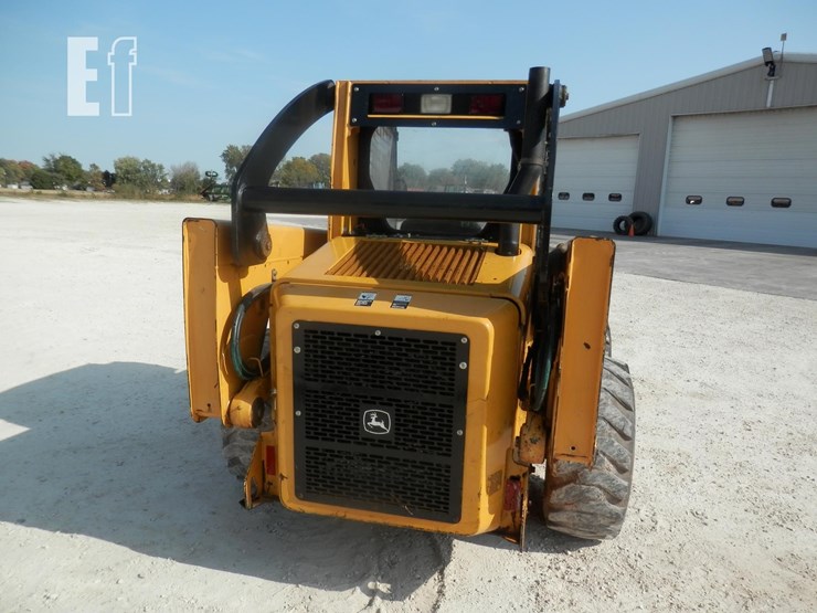 deere-320-image-4