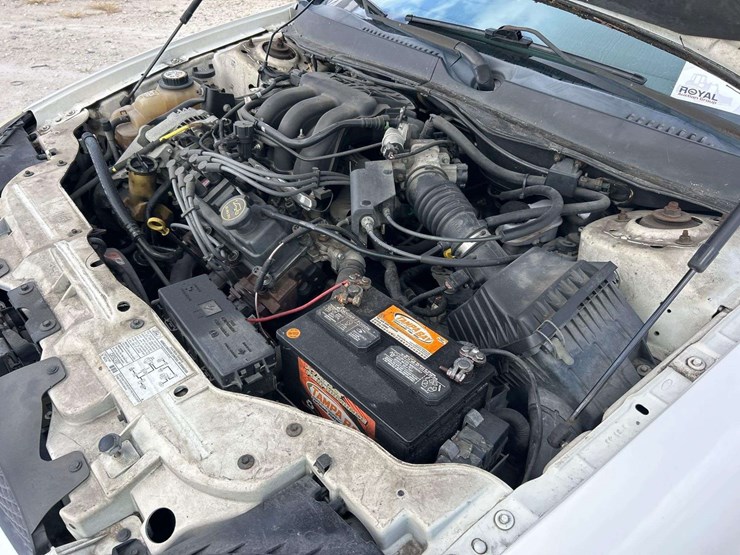 2006-ford-taurus-se-sedan-image-8