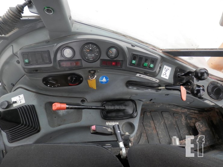 new-holland-555e-image-16