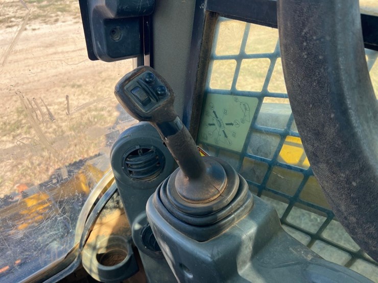 2017-caterpillar-299d2-image-18