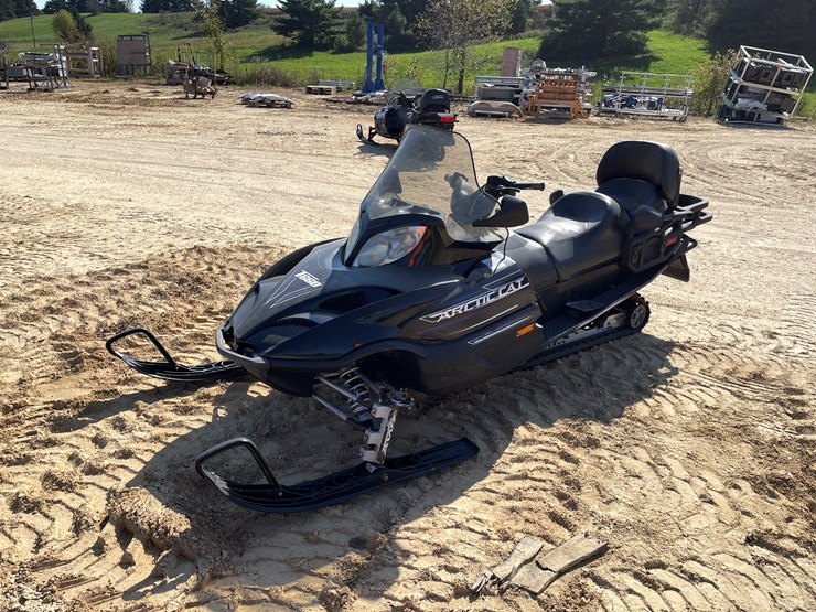 #1894-•-2008-arctic-cat-t660-snowmobile-(sells-with-bill-of-sale-only)-image-1