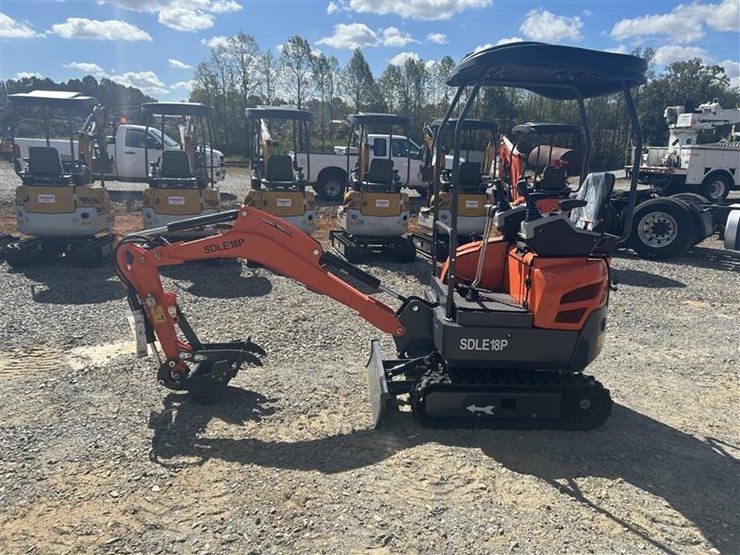 #1608-•-unused-sdle18p-mini-excavator-image-2