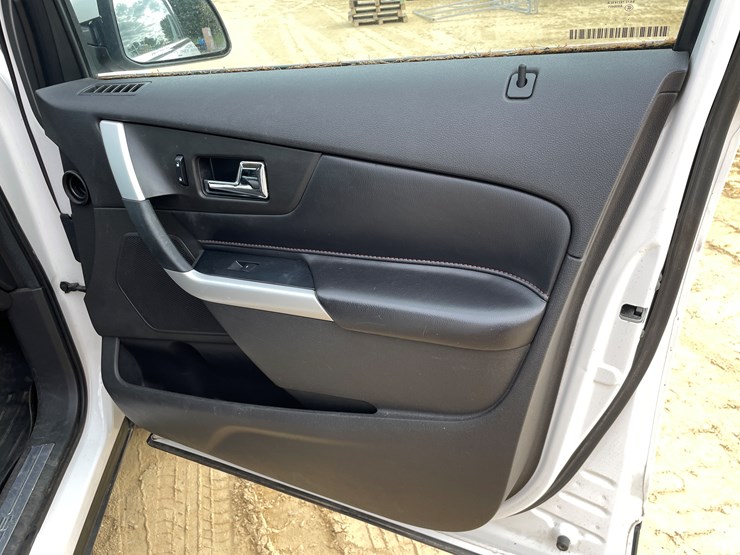 2011-ford-edge-image-37