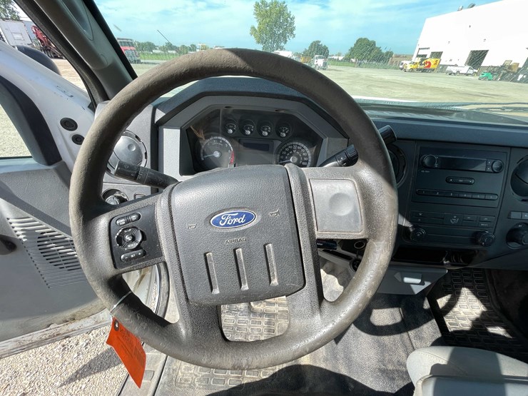 2011-ford-f250-xl-image-43