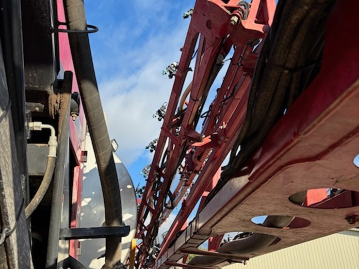 2011-case-ih-patriot-4420-image-16