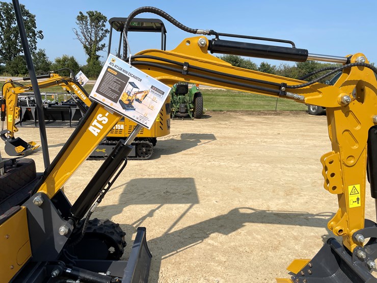 #211-•-new-rt15r-mini-excavator-image-17