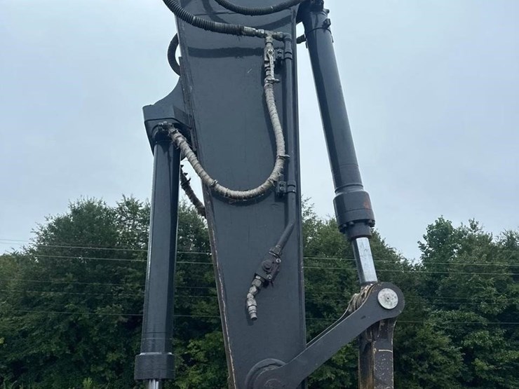 2021-deere-245g-lc-image-12