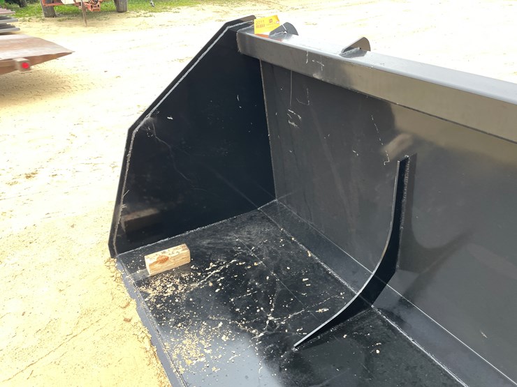 #2011-•-new-kc-oversized-qt-light-material-skid-steer-bucket-image-7