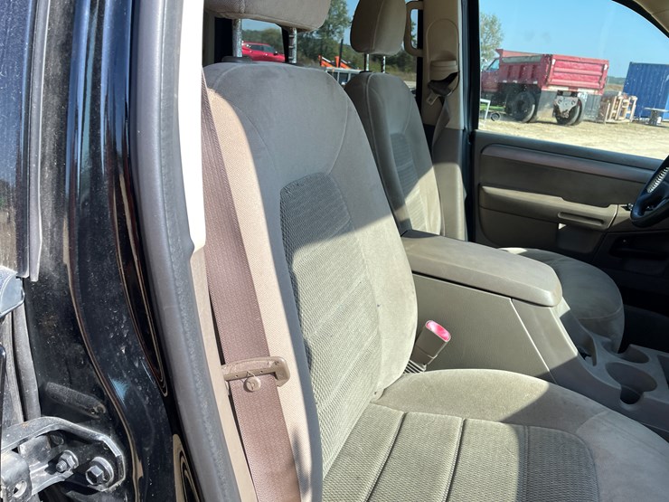 2004-ford-explorer-image-54