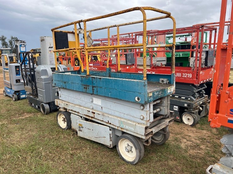 1999-snorkel-20ne-electric-scissor-lift-image-5