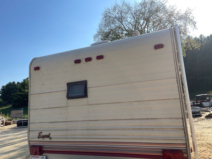 #1900-•-1989-companion-gooseneck-camper-(has-wi-title)-image-22
