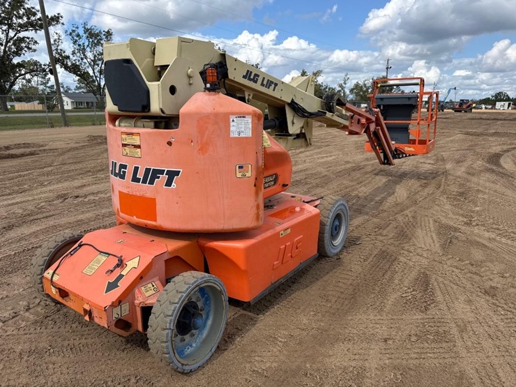 2007-jlg-e400ajp-image-7
