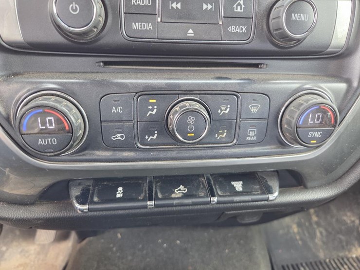 2018-chevrolet-2500-image-43
