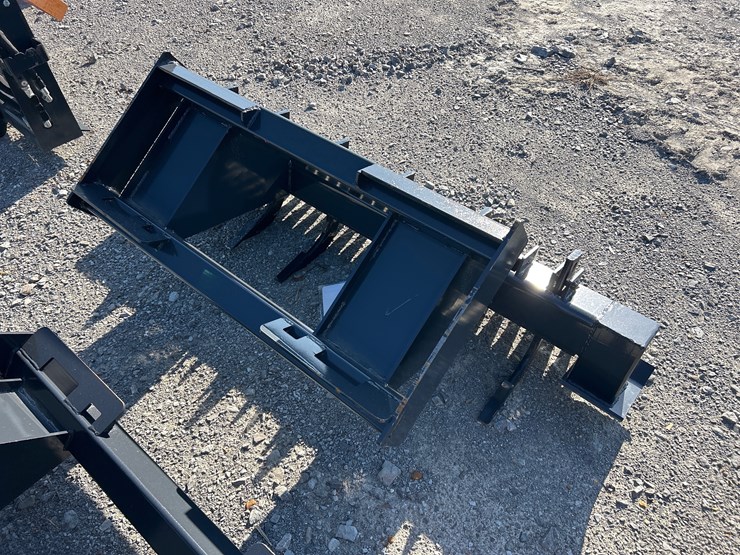 #73-•-6-shank-skid-steer-ripper-image-2
