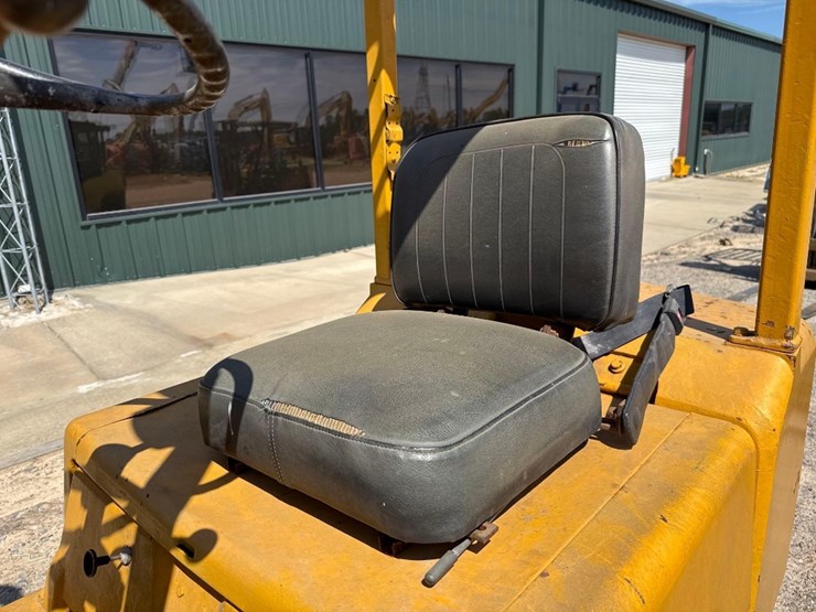 hyster-straight-mast-forklift-image-13
