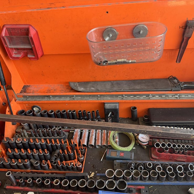 SNAP-ON ORANGE ROLLING TOOL CHEST LOADED W/TOOLS SNAP-ON ORANGE ROLLING TOOL CHEST LOADED W/TOOLS