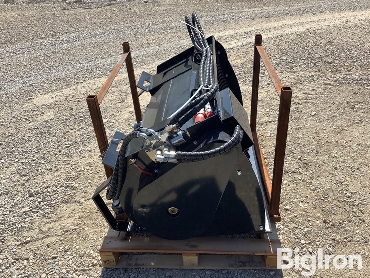 2025-giyi-mb27-skid-steer-mixing-bucket-attachment-image-2
