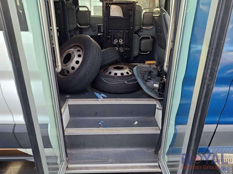 2017-ford-transit-image-30