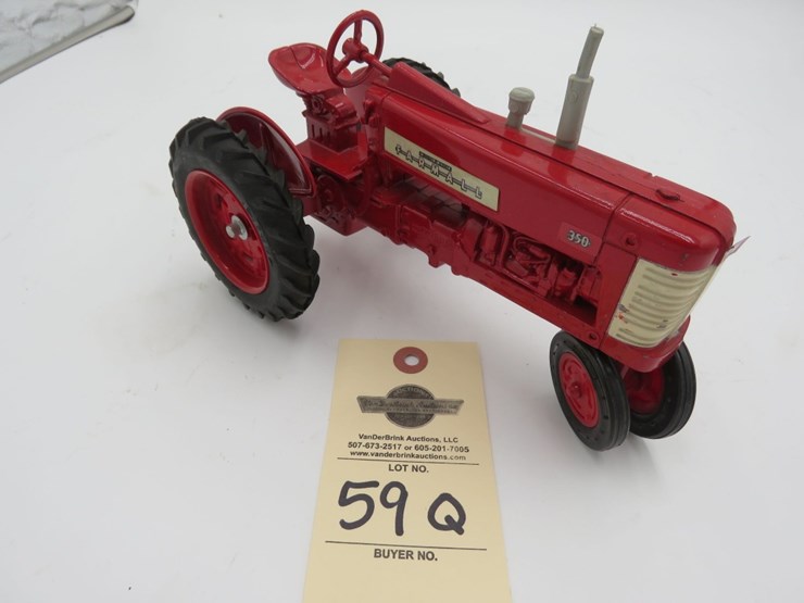 ertl-farmall-350-1/16th-scale-tractor-image-1