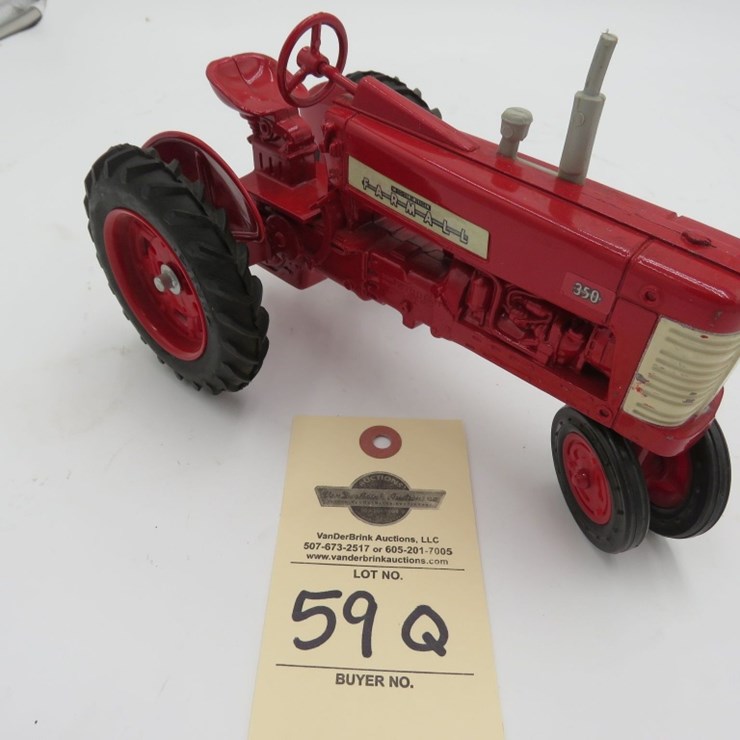 Ertl Farmall 350 1/16th Scale tractor