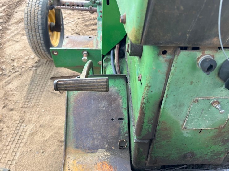 john-deere-3020-image-28