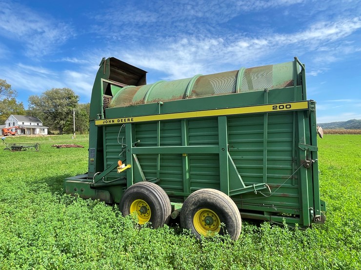 john-deere-200-image-8
