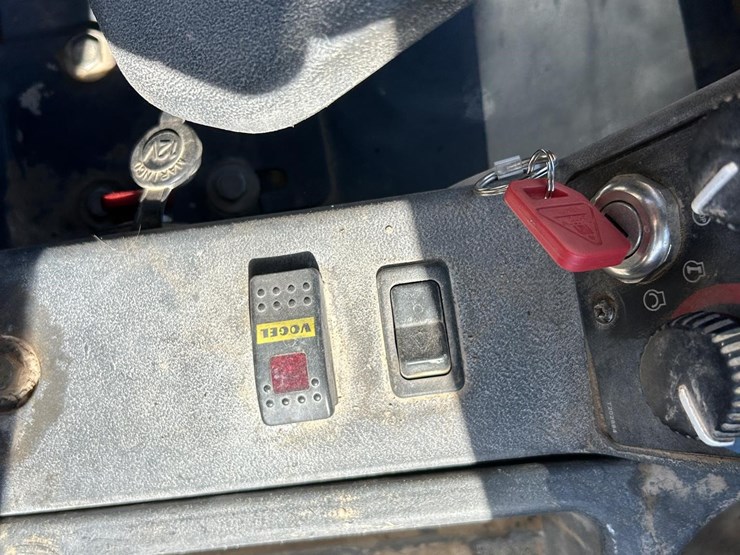 2003-deere-824j-image-62