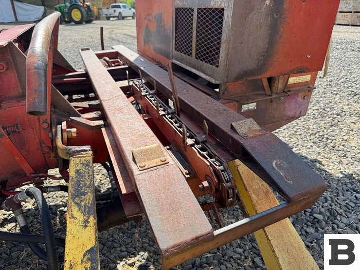 new-holland-1048-image-14