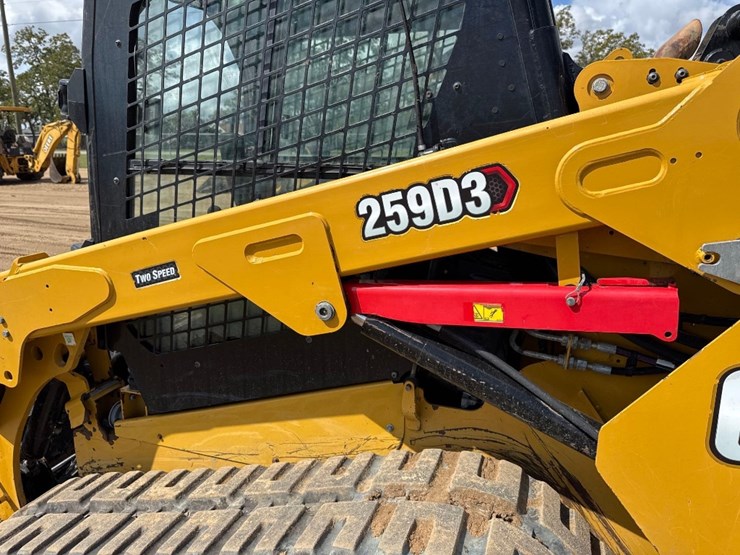 2020-caterpillar-259d3-image-22