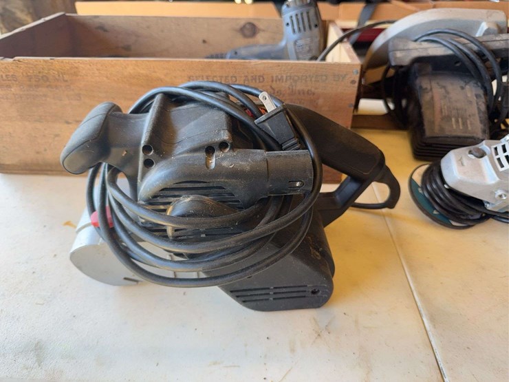 corded-tools--belt-sander,-grinder,-circular-saw,-engraver,-staple-gun-image-4