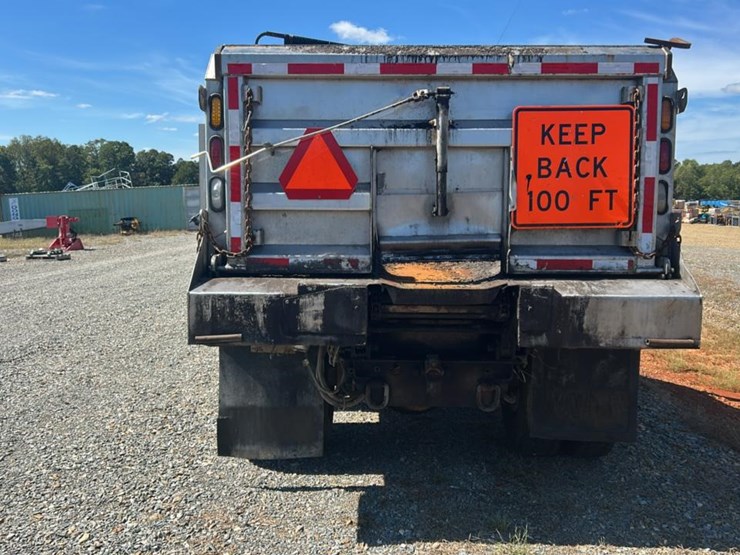 #1963-•-2010-dump-&-spreader-truck*-image-4