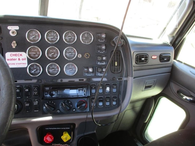 2014-peterbilt-367-image-11