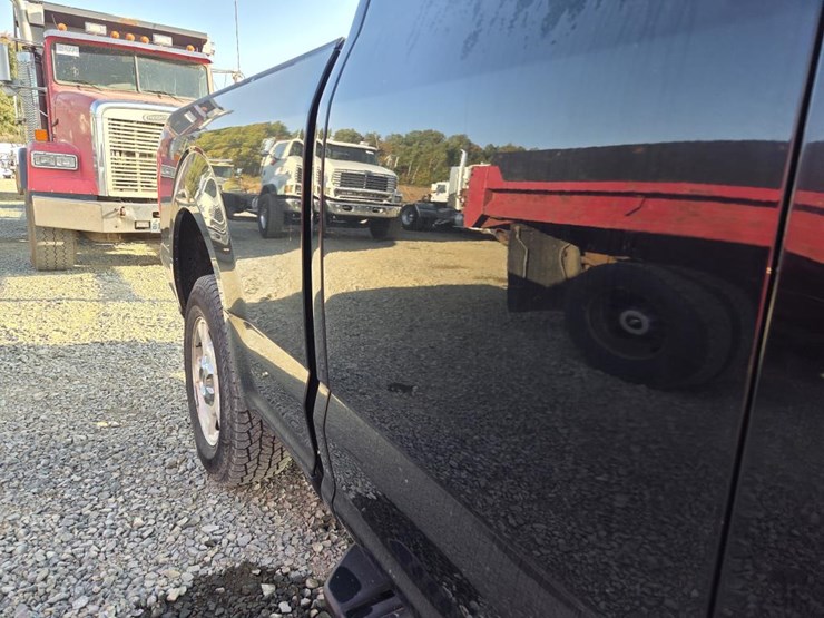 2017-ford-f150-image-16