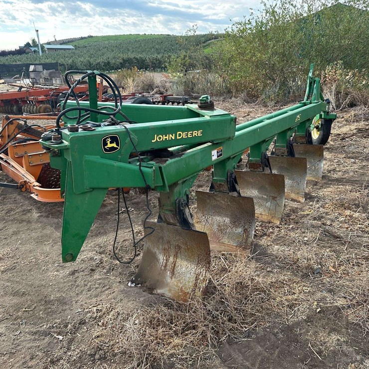 JOHN DEERE 975