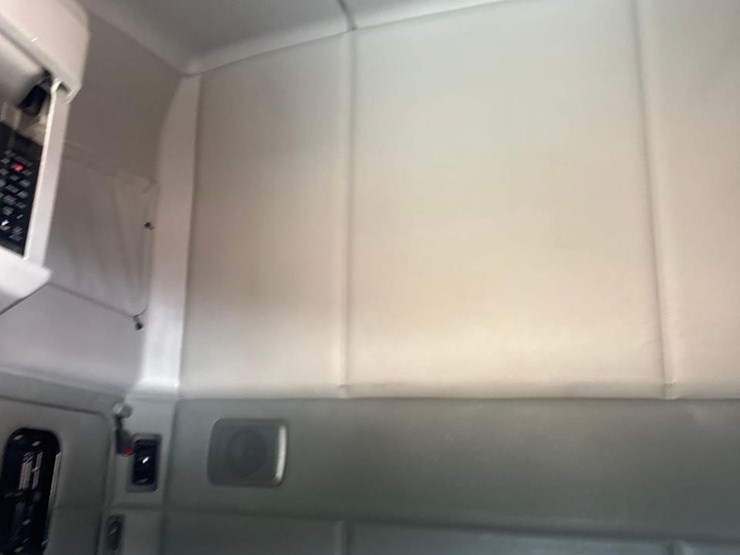 2019-kenworth-t680-image-30