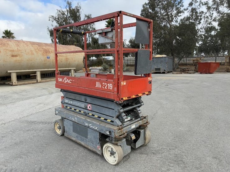 2013-skyjack-sj-3219-scissor-lift-image-2